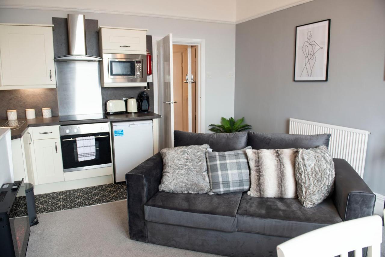 Charles Alexander Short Stay - Highcliffe Apartments Cleveleys Dış mekan fotoğraf