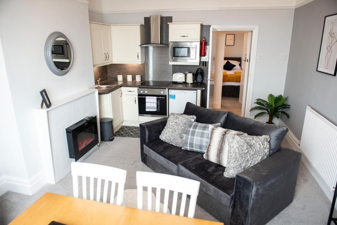 Charles Alexander Short Stay - Highcliffe Apartments Cleveleys Dış mekan fotoğraf