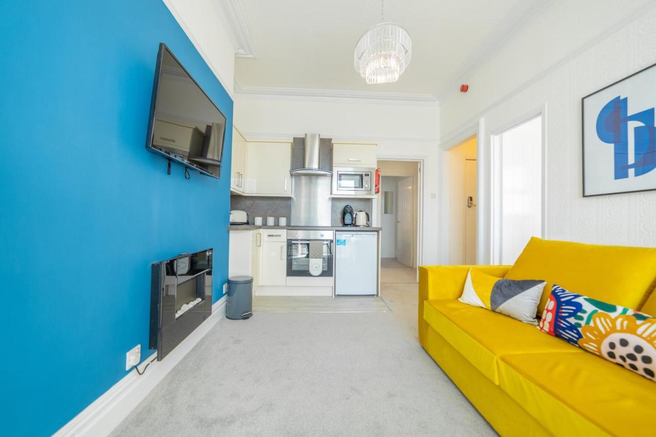 Charles Alexander Short Stay - Highcliffe Apartments Cleveleys Dış mekan fotoğraf
